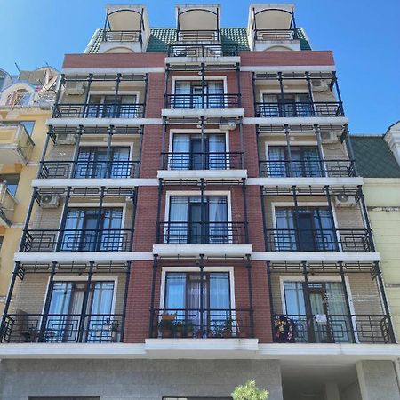Barney'S Apartment บาทูมิ ภายนอก รูปภาพ